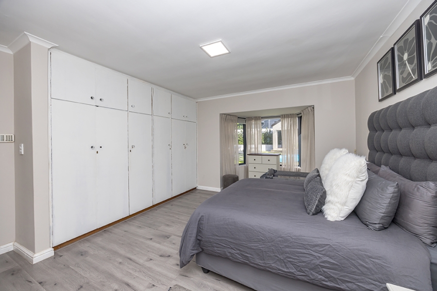 4 Bedroom Property for Sale in Amanda Glen Western Cape